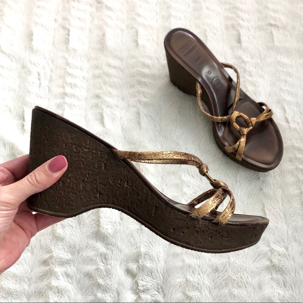 NWOT Italian Shoemakers Leather Wedge Sandals 9